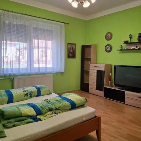 Sehr Schoenes בית נופש Balatonujlak